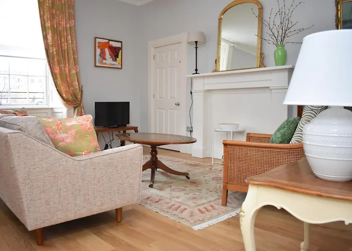 Bernard St - Bright And Spacious 1 Bed Apartment At The Shore!