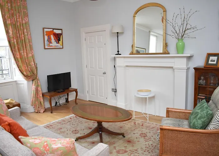 Bernard St - Bright And Spacious 1 Bed Apartment At The Shore!